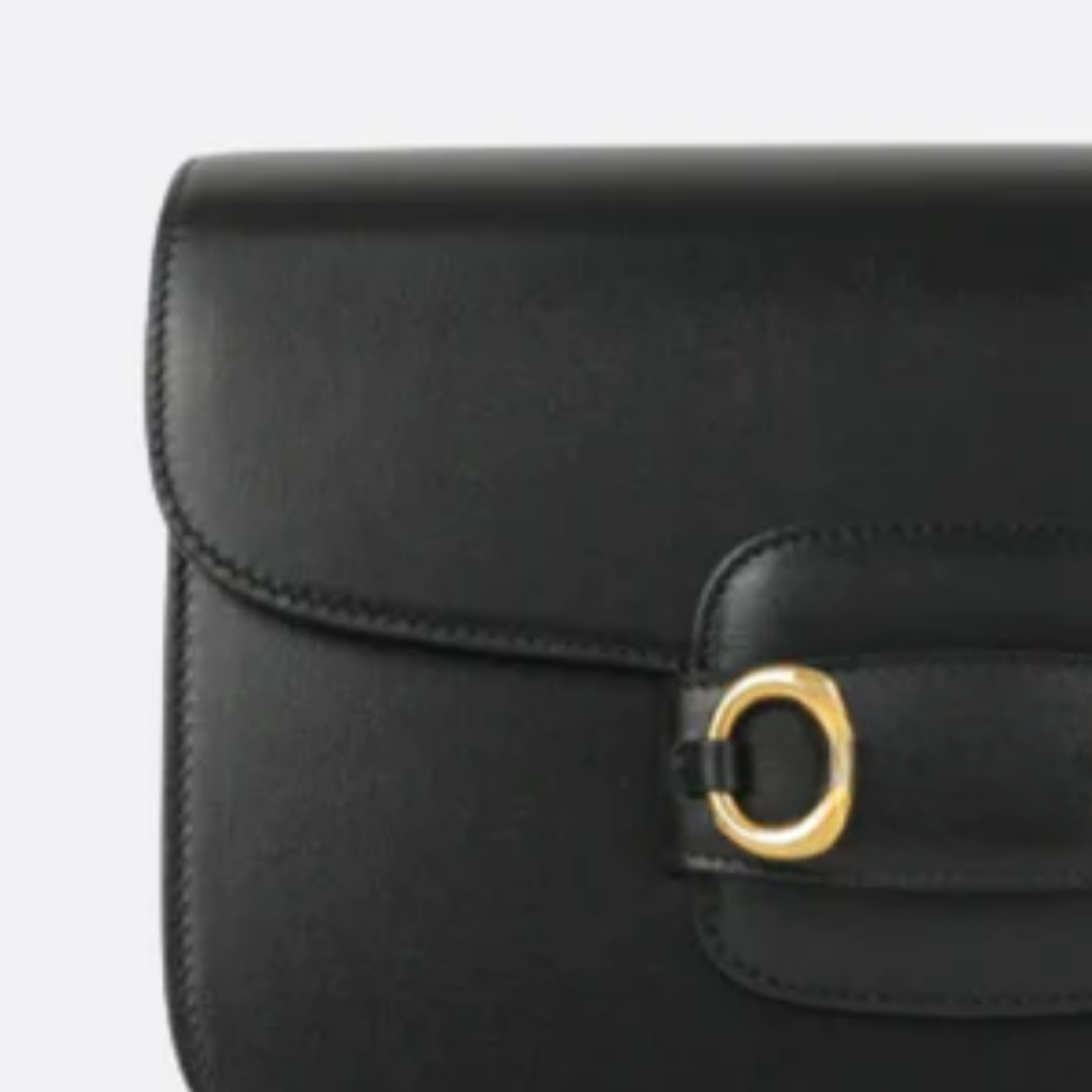 Umhängetasche mit Metallschnalle